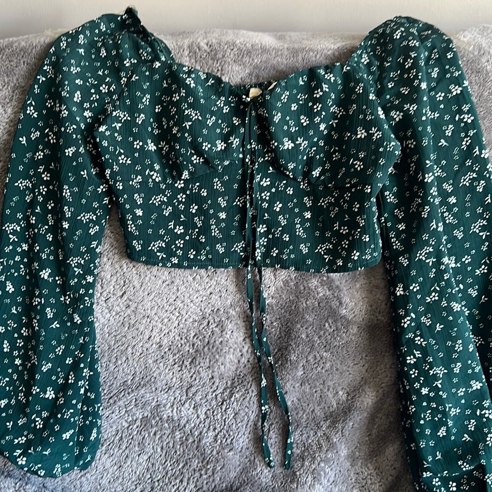 L.A. Hearts size medium long sleeve crop top